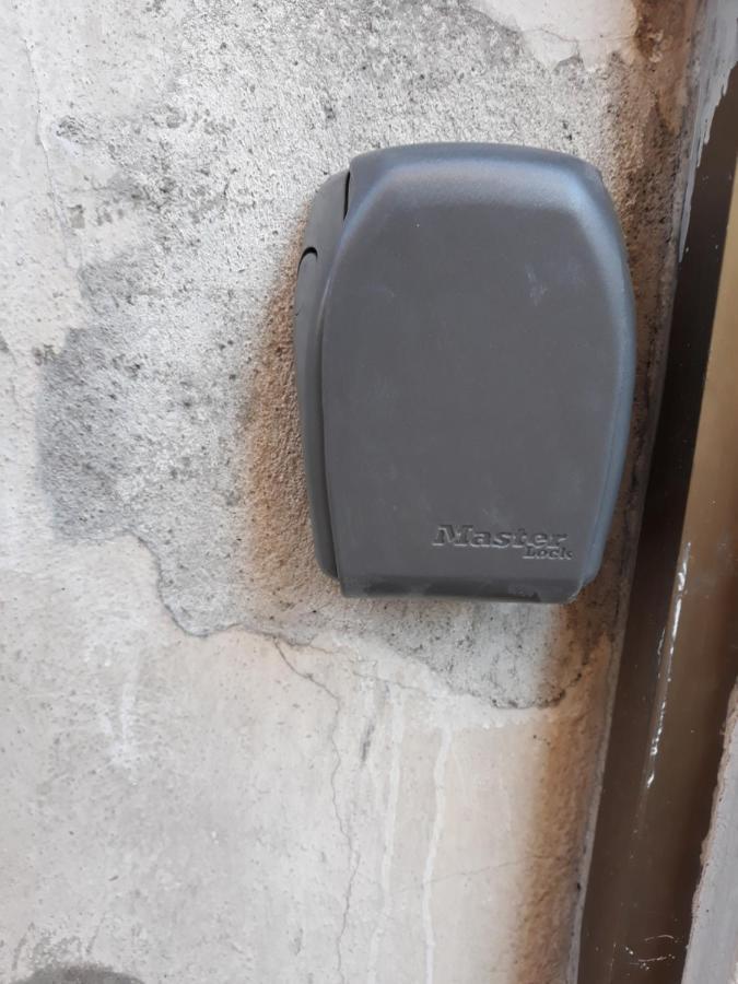 5 Minutes Des Arenes, Parking Gratuit, 6 Couchages Apartment *
